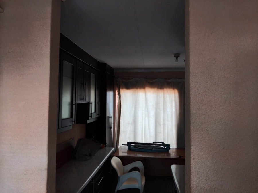 2 Bedroom Property for Sale in Tlhabane West North West